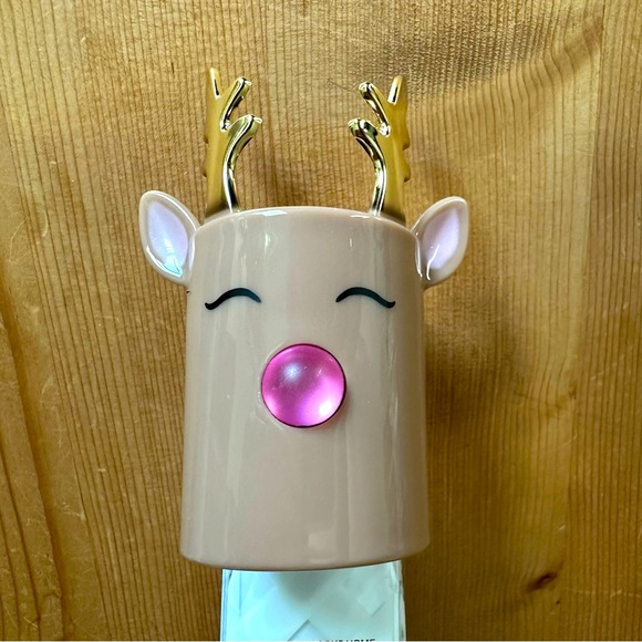 🔥 2/$20 Bath & Body Works Reindeer Fragrance Plug - Picture 3 of 3